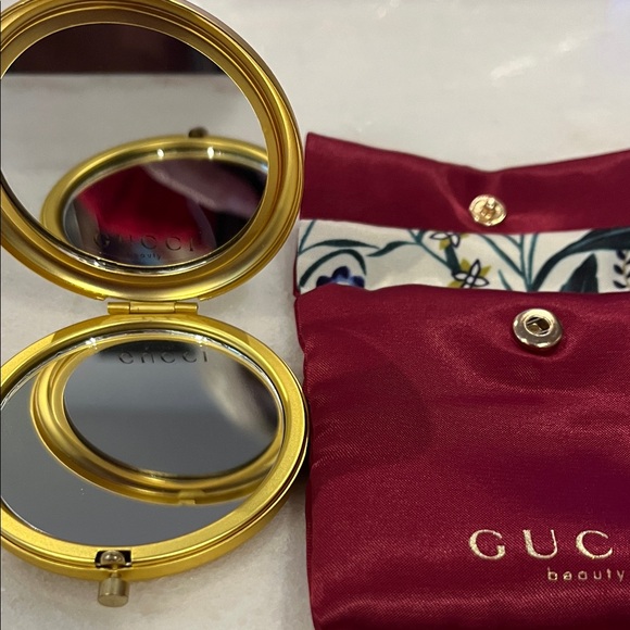 Gucci Beauty Gold Floral Compact Mirror BRAND NEW GWP - Picture 2 of 3
